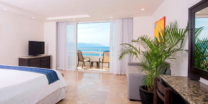 STUDIO DOLPHIN (OCEAN FRONT)